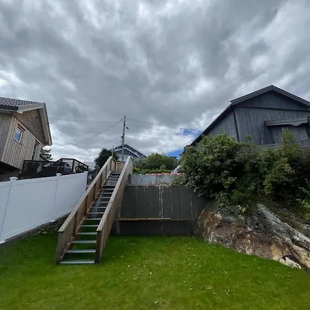 Bright And Renovated 10 Min To