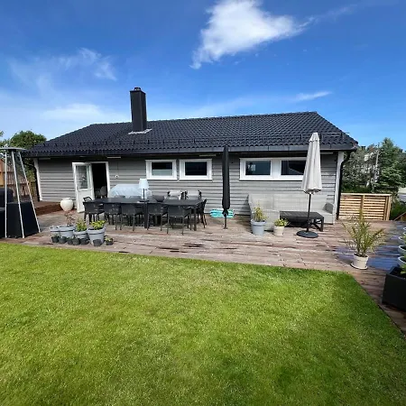 Bright And Renovated 10 Min To