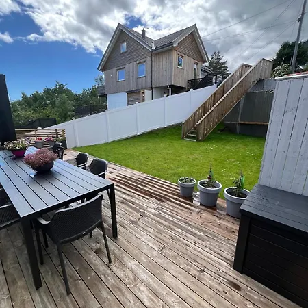 Bright And Renovated 10 Min To *